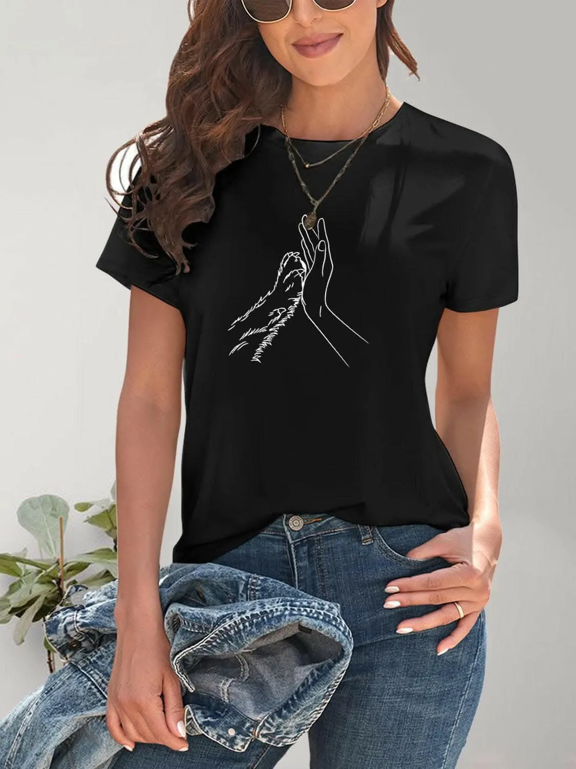 Graphic tee with round neck design