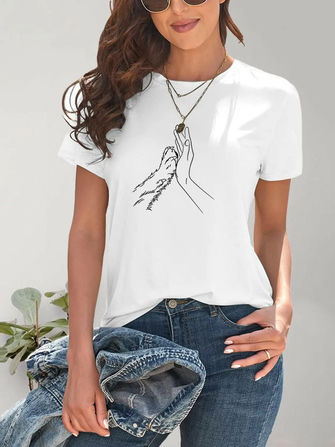 Graphic tee with round neck design