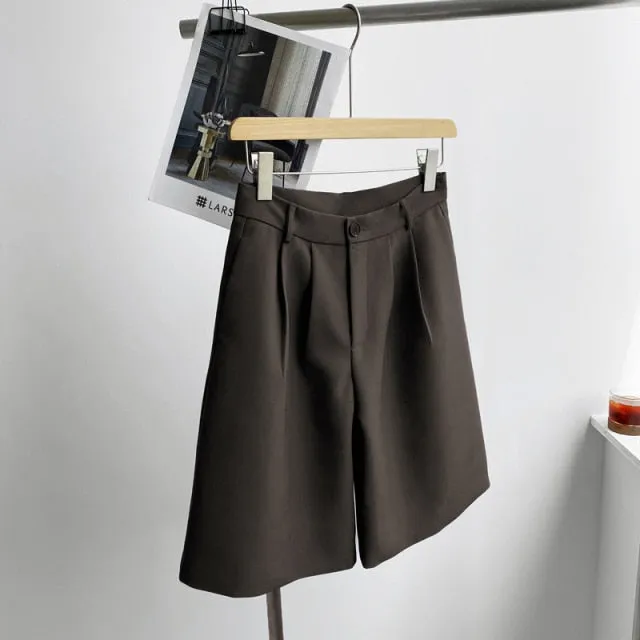 Knee-Length Shorts With Pleated Details