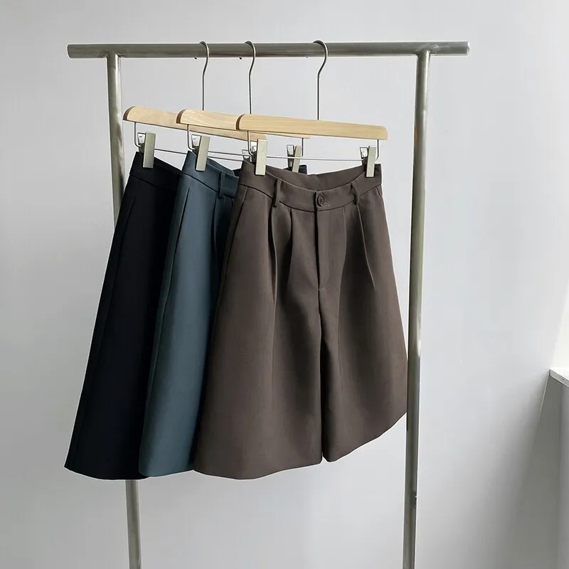 Knee-Length Shorts With Pleated Details