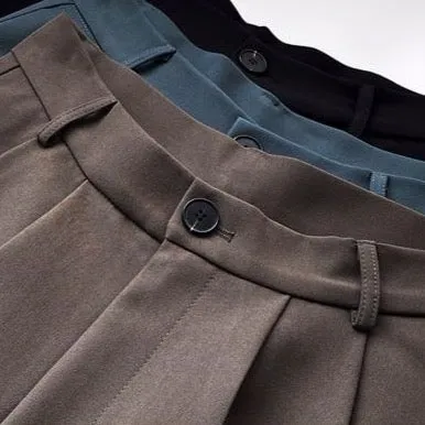 Knee-Length Shorts With Pleated Details