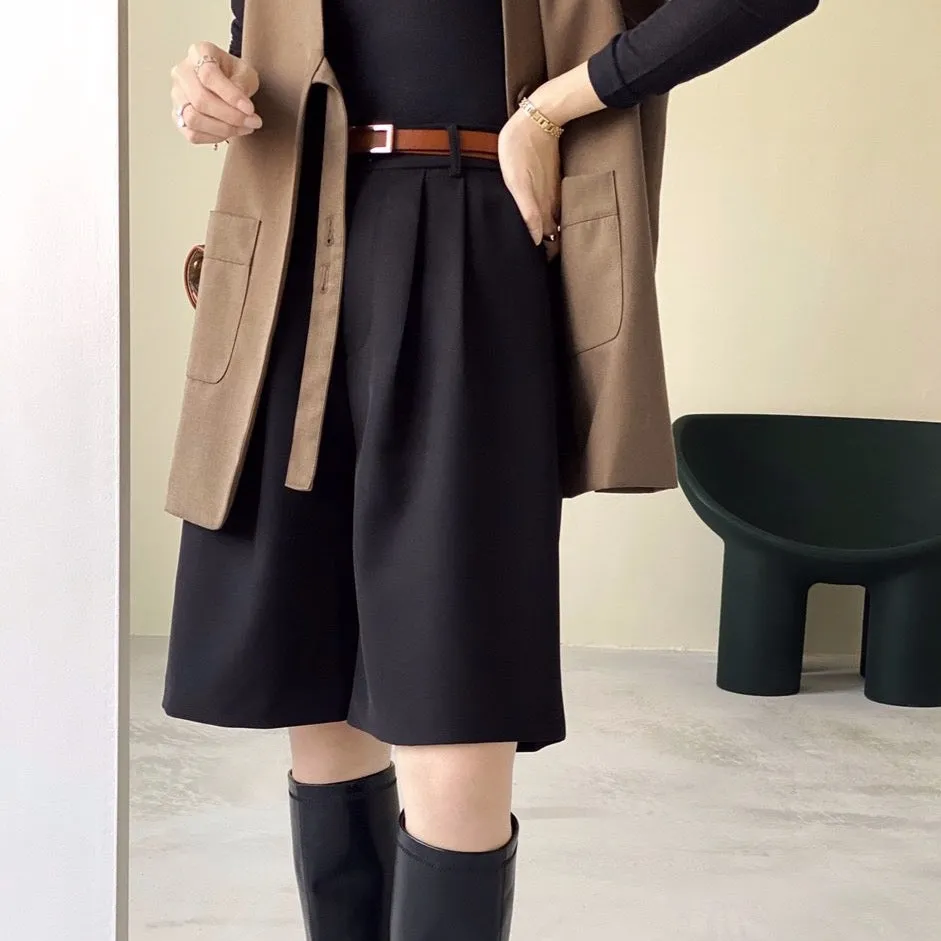 Knee-Length Shorts With Pleated Details